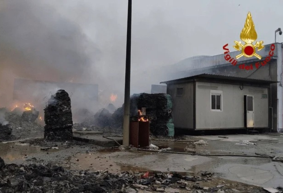 İtaliyada plastik tullantı zavodu yanır, xəsarət alan yoxdur