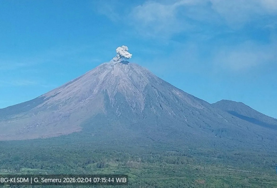 İndoneziyada Semeru vulkanı aktivləşib: 3 saatda 7 püskürmə