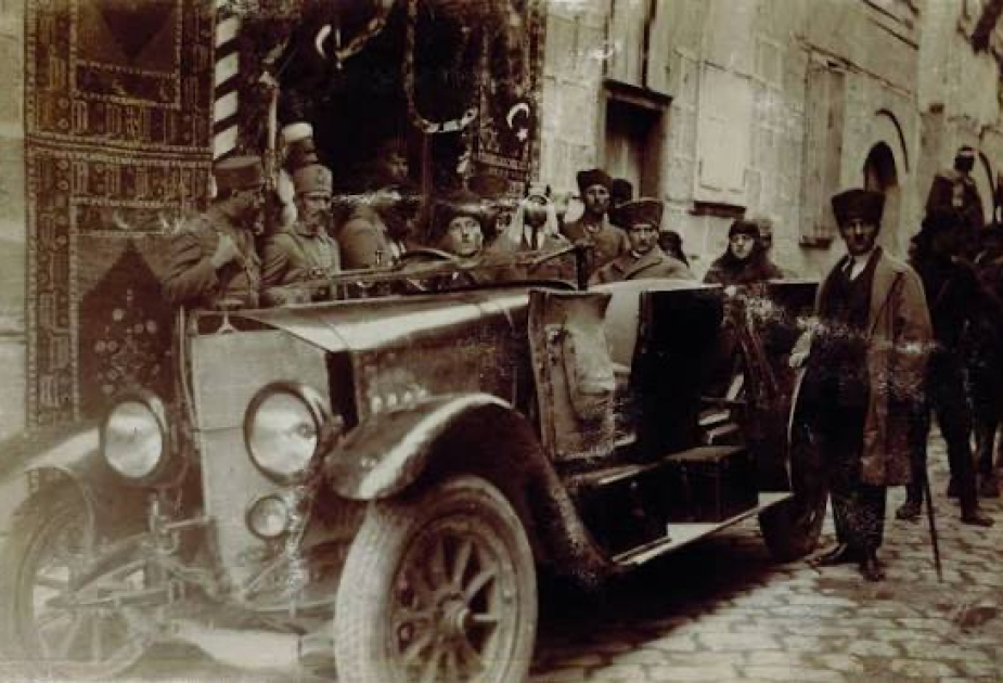 Se ha publicado un álbum fotográfico con imágenes raras de Atatürk