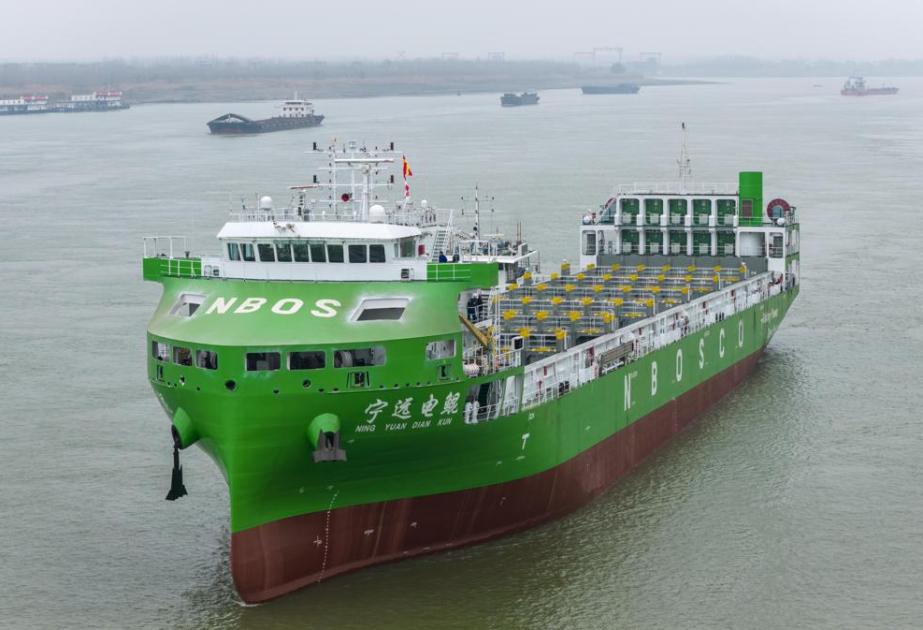 10,000-ton electric container ship tests off Jiangxi province