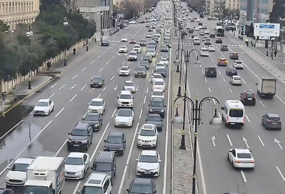 Bakının bəzi yollarında sıxlıq yaranıb