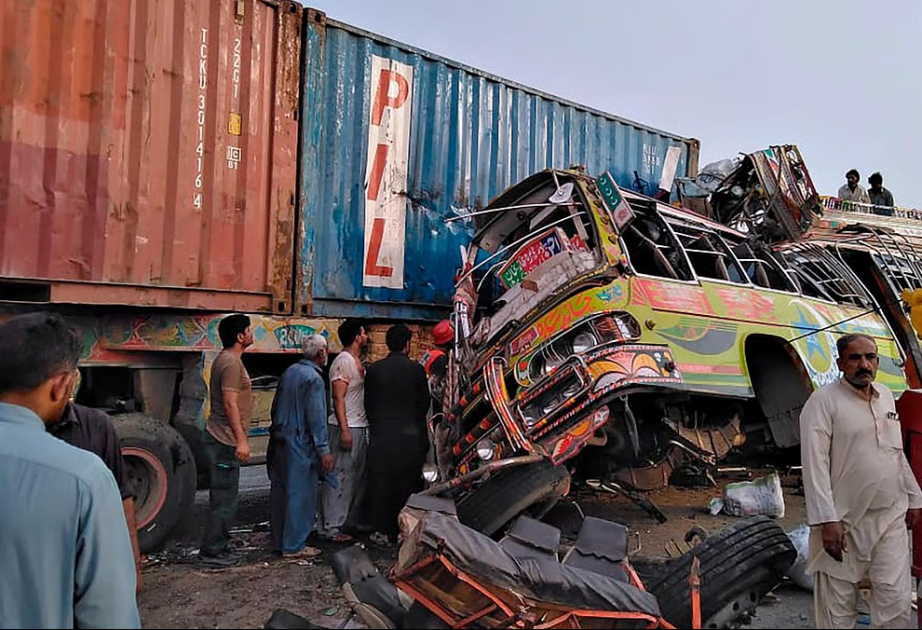 Pakistanda avtobus qəzası: 2 ölü, 31 yaralı