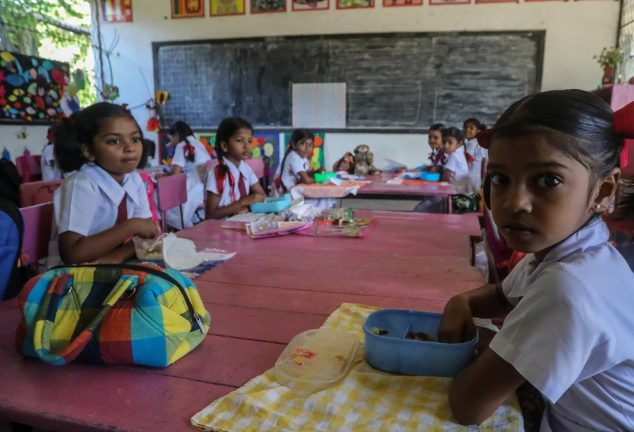 Şri-Lankada minlərlə məktəbdə müəllim çatışmazlığı var