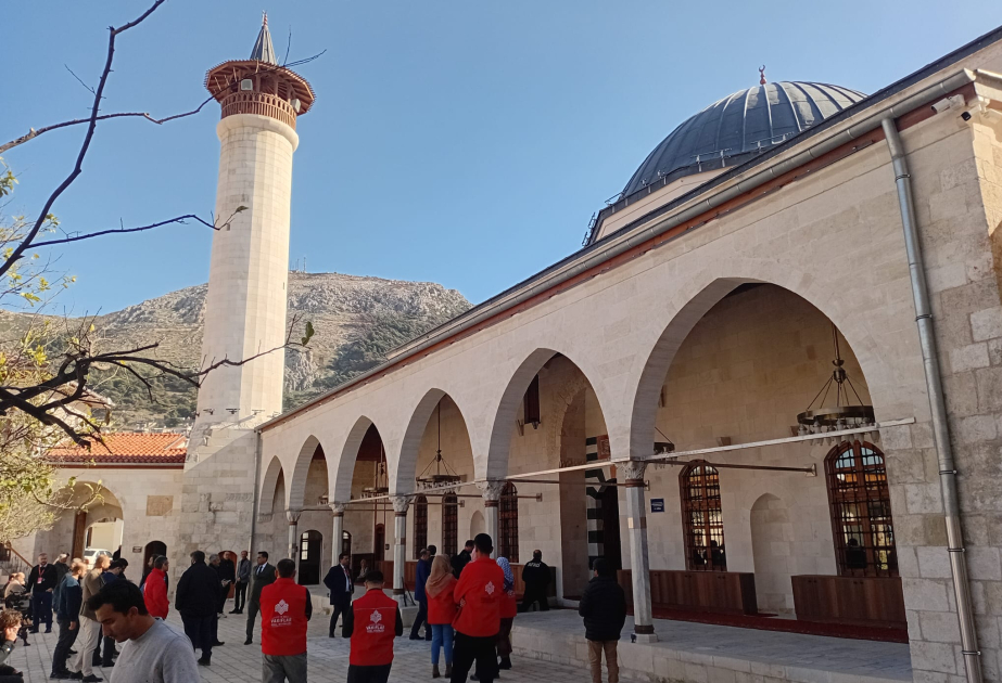 Türkiyədə zəlzələdən zərər görən məscid və kilsələr bərpa edilir