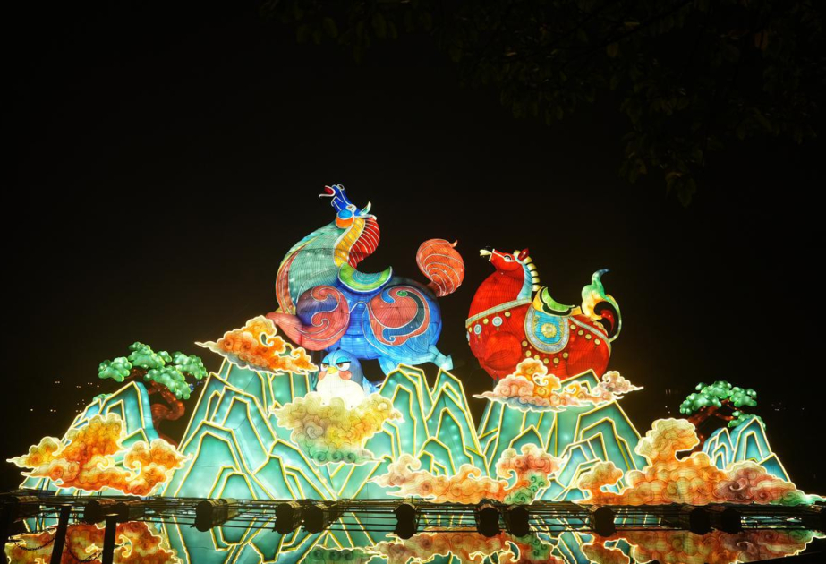 Chongqing hosts western China's largest water lantern festival