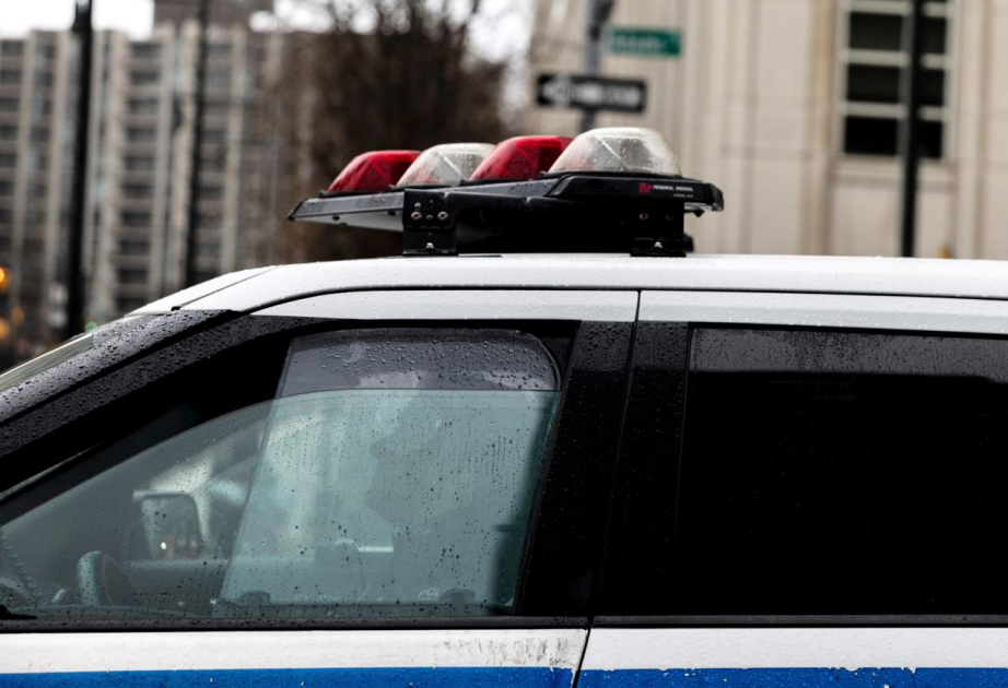 ABŞ-da avtomobil mağazaya çırpılıb: Üç nəfər ölüb, yeddi nəfər yaralanıb