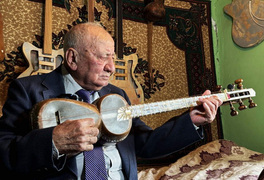С музыкой по жизни: история 92-летнего тариста ФОТО