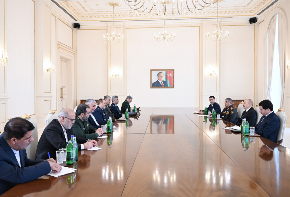 El Presidente de Azerbaiyán recibe a la delegación del Ministro de Defensa de Irán