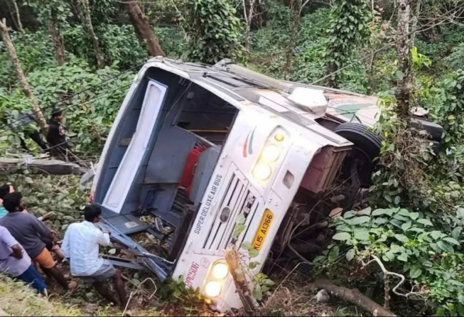 Nepalda avtobus dərəyə aşıb, 8 nəfər hadisə yerində ölüb