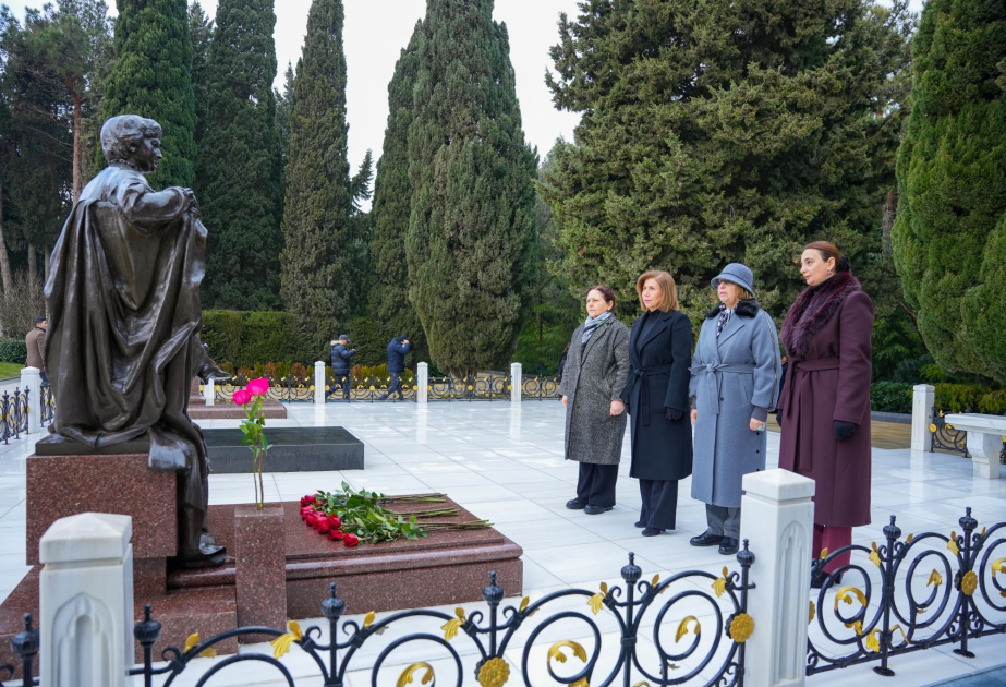 Dövlət Komitəsinin yaradılmasının 20 illiyi münasibətilə Fəxri xiyaban ziyarət edilib