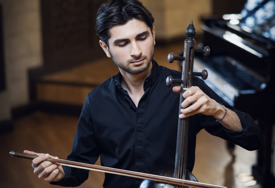 Gənc kamança ifaçısı: Qara Qarayev musiqi zövqünün formalaşmasında mühüm fiqurdur