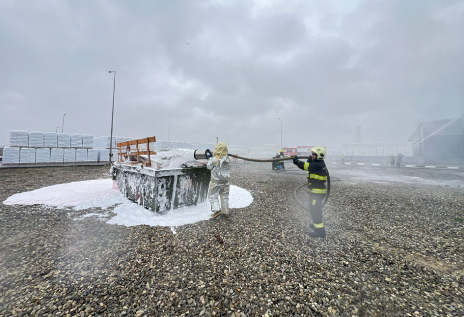 Sumqayıtda açıq texnoloji qurğularda yanğınların söndürülməsi ilə əlaqədar təlim keçirilib