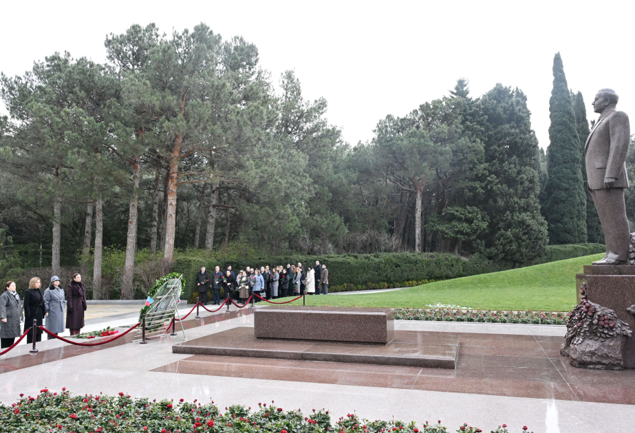 Dövlət Komitəsinin yaradılmasının 20 illiyi münasibətilə Fəxri xiyaban ziyarət edilib