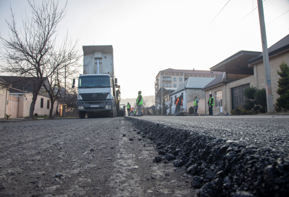 Şəmkirdə küçələr abadlaşdırılır