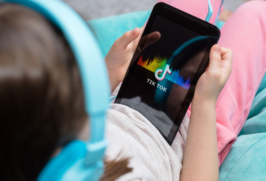 TikTok обвиняют в использовании функций, вызывающих зависимость