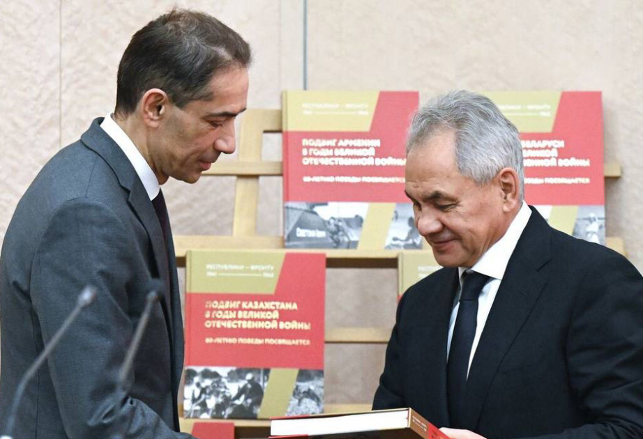 Sekretär des russischen Sicherheitsrates übergibt Aserbaidschans Botschafter Dokumentensammlung zum Zweiten Weltkrieg