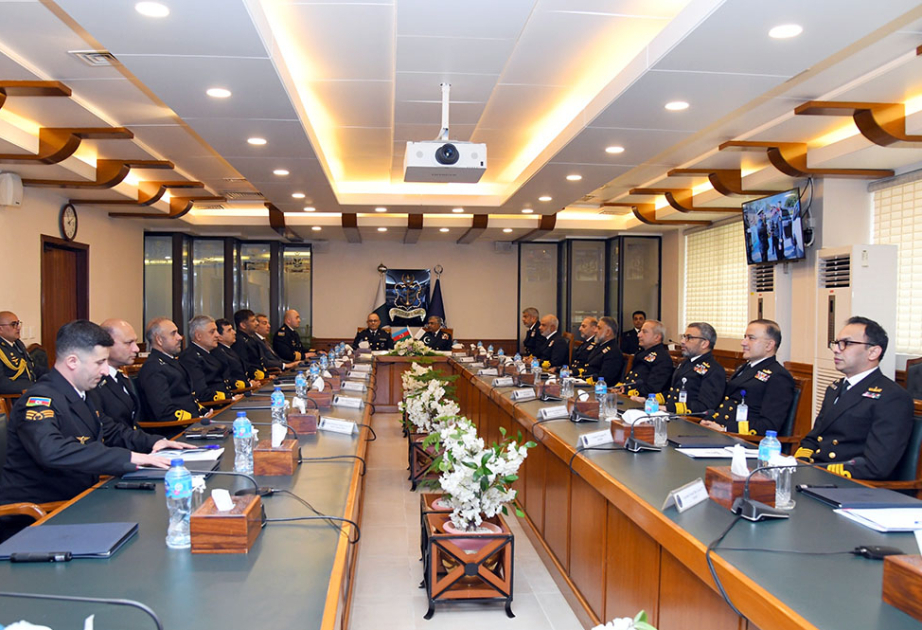 Aserbaidschanischer Marinekommandeur zu Besuch in Pakistan