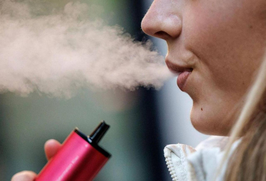 Elektron siqaretin görünməyən təhlükələri VİDEO