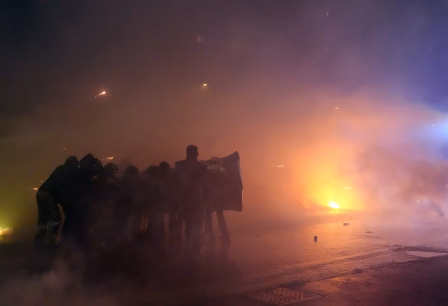 Milanda polislə etirazçılar arasında toqquşmalar baş verib