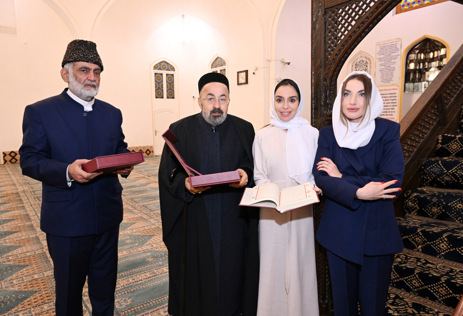 Gəncənin Şah Abbas məscidini ziyarət