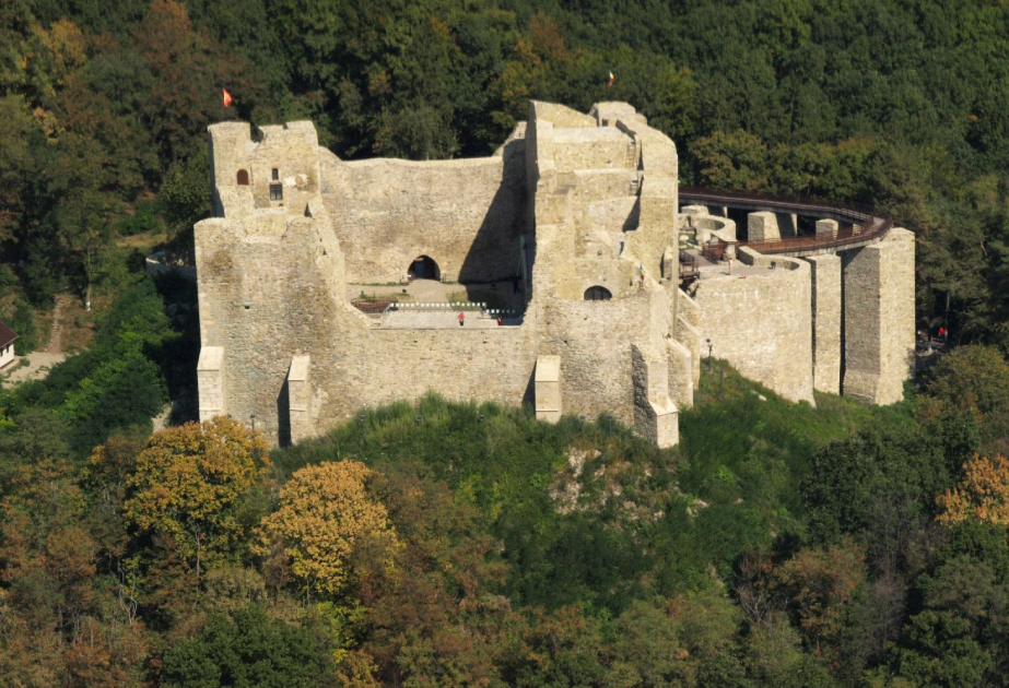 Neamts qalası: XVII əsrin gizli iqtisadiyyatı və saxta pul istehsalı