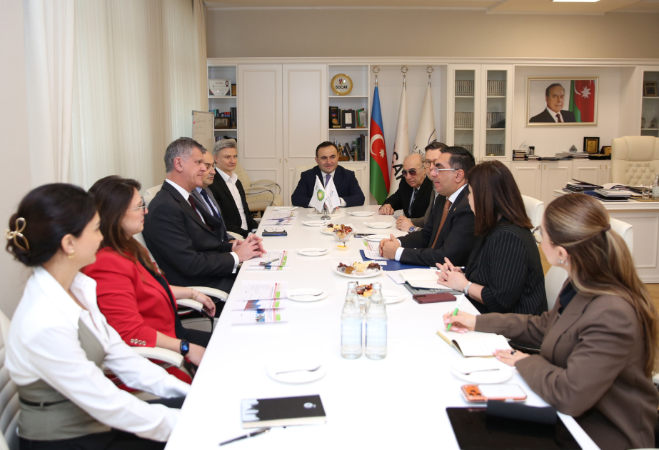 bp Regional President visits Baku Higher Oil School