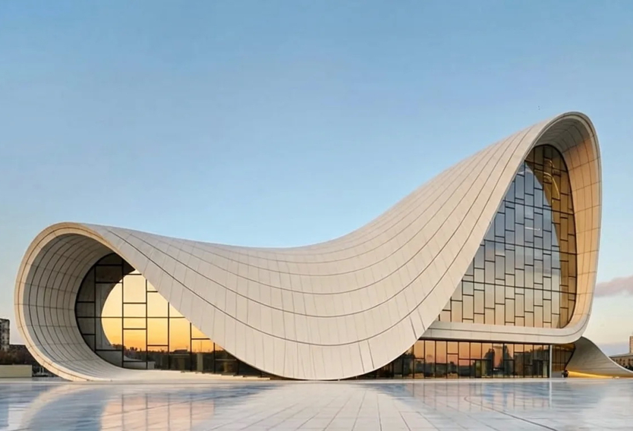 Rusiya portalı Bakının on yaraşıqlı binasının icmalını təqdim edib