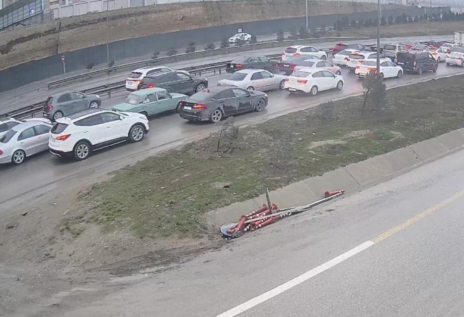 Bakı dairəvi yolunda baş verən yol qəzası sıxlığa səbəb olub
