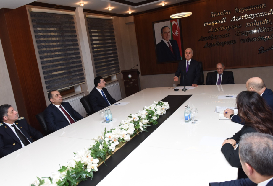 Nəsimi Rayon İcra Hakimiyyətinin başçısı kollektivə təqdim olunub