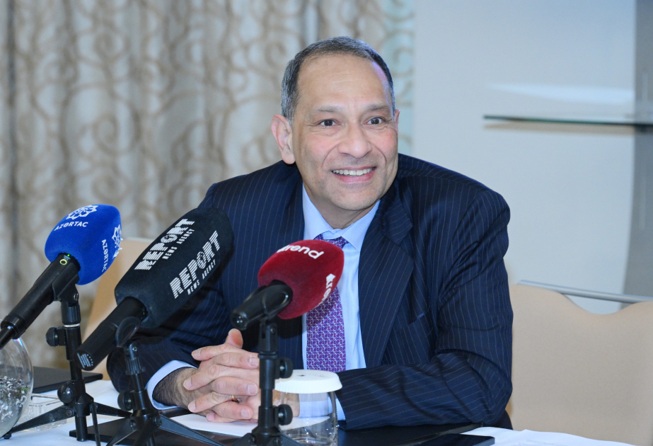 Khush Choksy: “Son numerosas las ventajas de operar en el mercado azerbaiyano”
