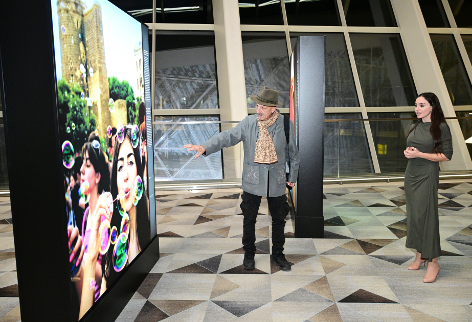 Bakıda dünyaşöhrətli fotojurnalist Reza Deqatinin “Yüksələn işıq” sərgisi açılıb