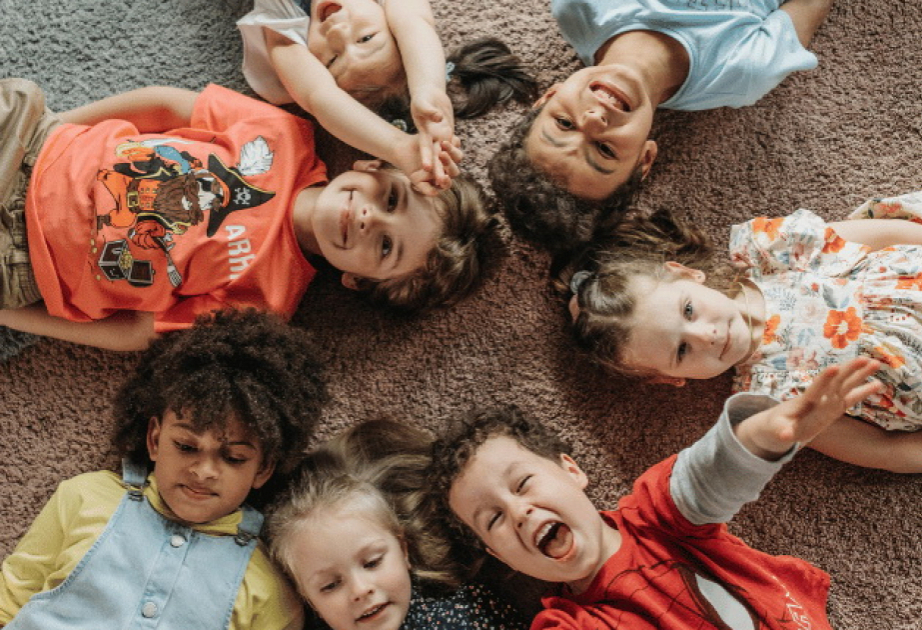 “Uşaq hüquqları haqqında” yeni qanun layihəsi birinci oxunuşda təsdiqlənib