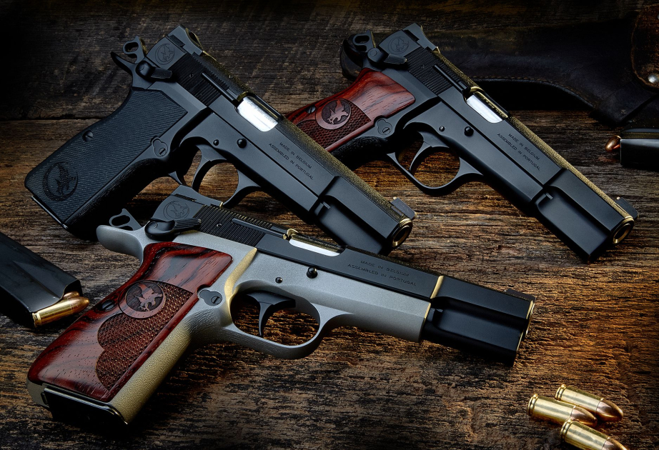 Media: Kanada Ukraynaya 10 min ədəd “Browning” tapançası verə bilər