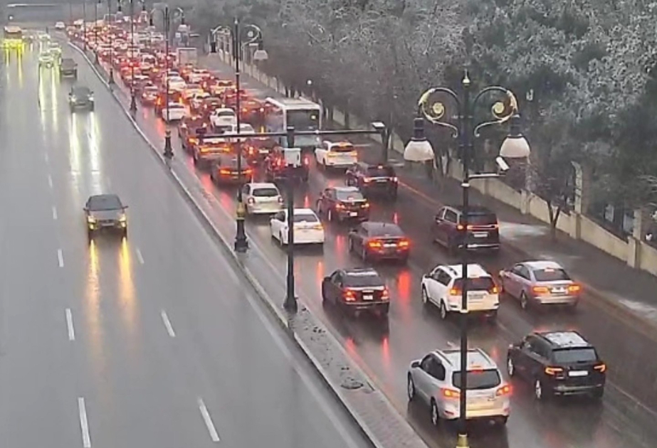 Bakının bəzi yollarında sıxlıq yaranıb