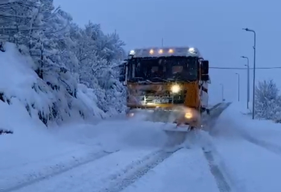Laçın şəhərində qarın hündürlüyü 60 santimetrə çatıb - yollar təmizlənir