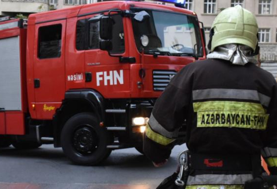 Xətai rayonunda beşmərtəbəli yaşayış binasında baş verən yanğın söndürülüb VİDEO