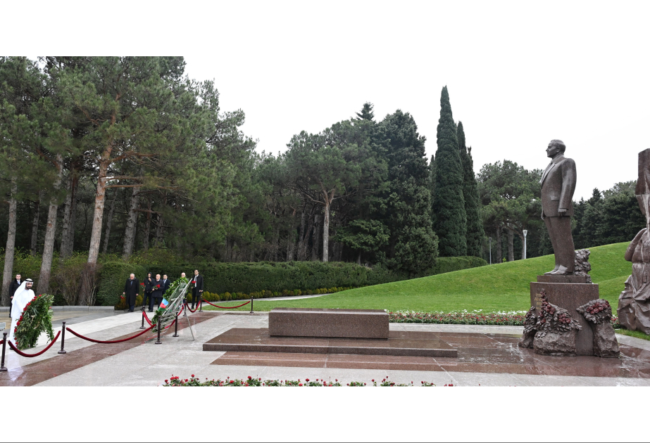 Ərəb Parlamentinin prezidenti Fəxri xiyabanı və Zəfər parkını ziyarət edib