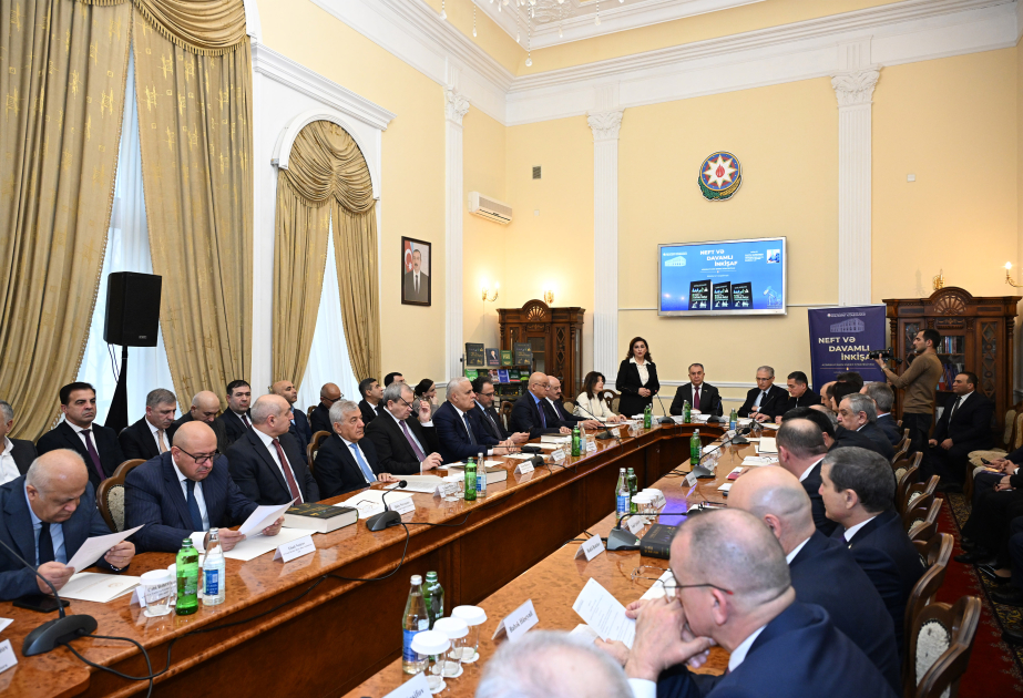 Prezident Kitabxanasında Sadiq Qurbanovun “Neft və davamlı inkişaf” üçcildliyinin təqdimatı keçirilib