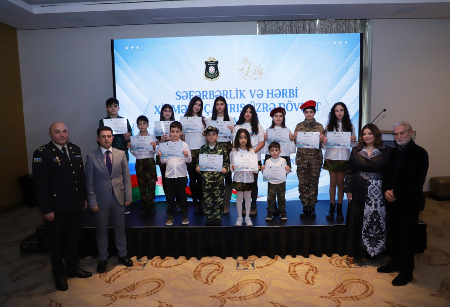 Vətənpərvərlik mövzusunda çəkilən rəsm əsərləri nümayiş olunub