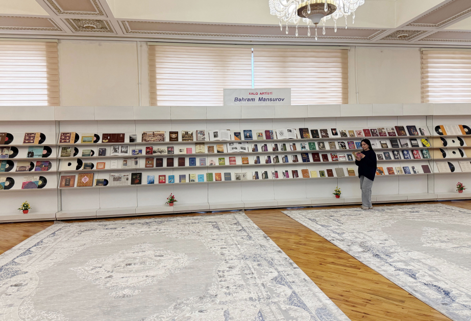 В Национальной библиотеке открыта книжная выставка под названием «Народный артист Бахрам Мансуров»