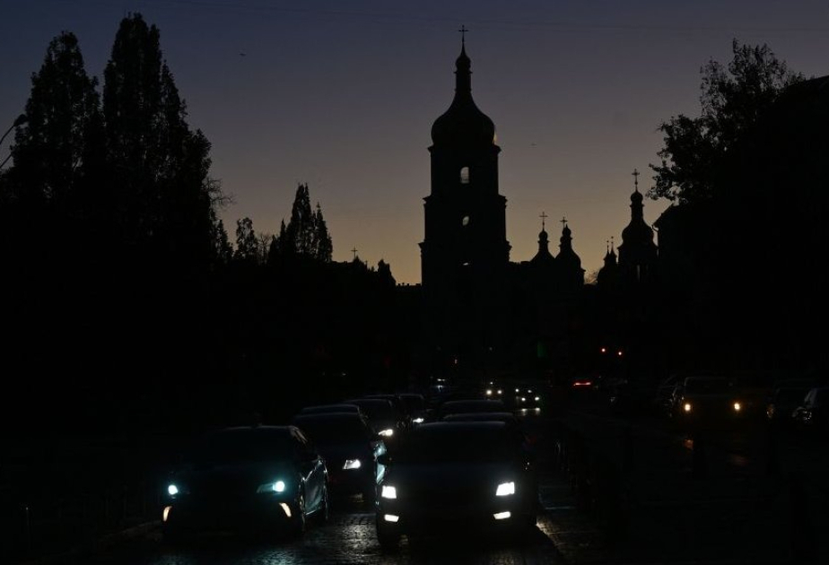 Kiyevdə 107 min ailə işıqsız qalıb