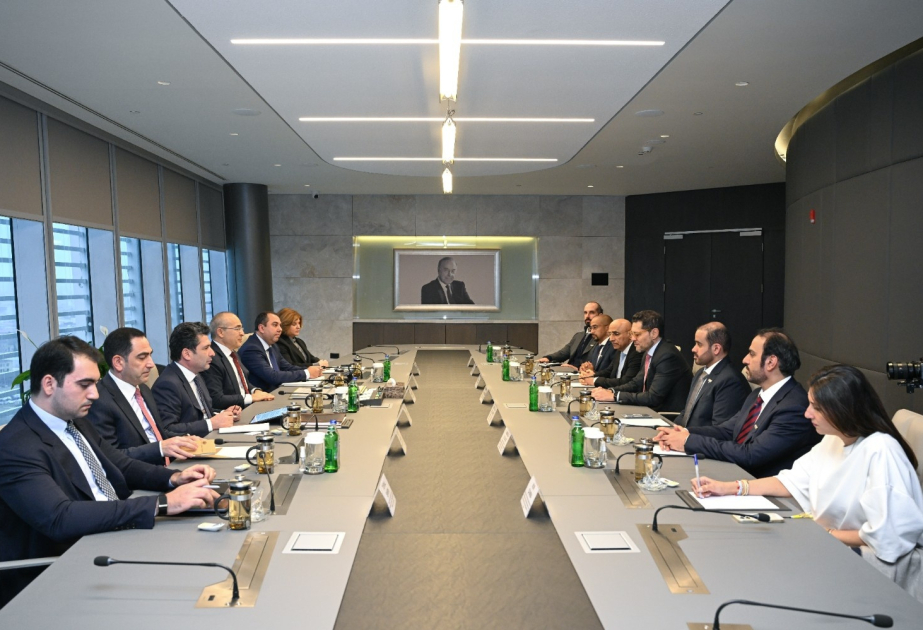 En el Ministerio de Economía se celebró una reunión con el presidente del Departamento de Municipios y Transporte del Emirato de Abu Dabi