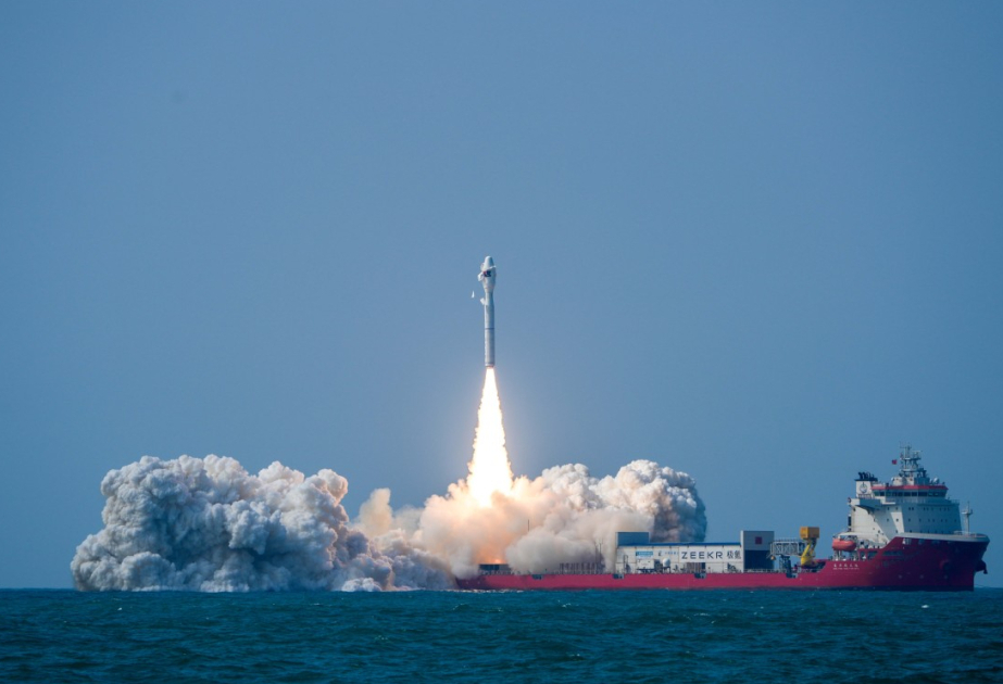 Çin bir raketlə orbitə 7 peyk çıxarıb