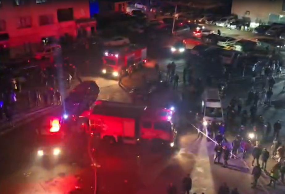 Bakıda onsəkkizmərtəbəli binada yanğın olub