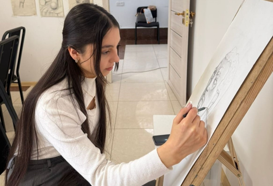 Sənətə sevgi, gələcəyə inam: İlknurun rəngli dünyası