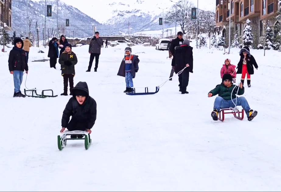 Qarlı Kəlbəcərdə uşaqların qış sevinci VİDEO