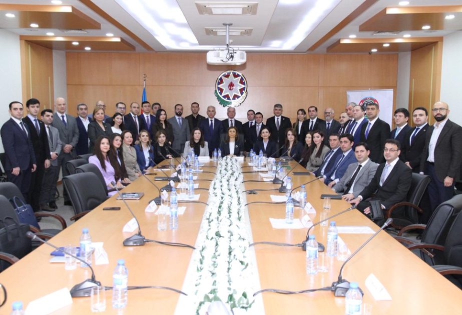 Kommersiya mübahisələrinin xüsusiyyətləri və aktual məsələləri müzakirə edilib