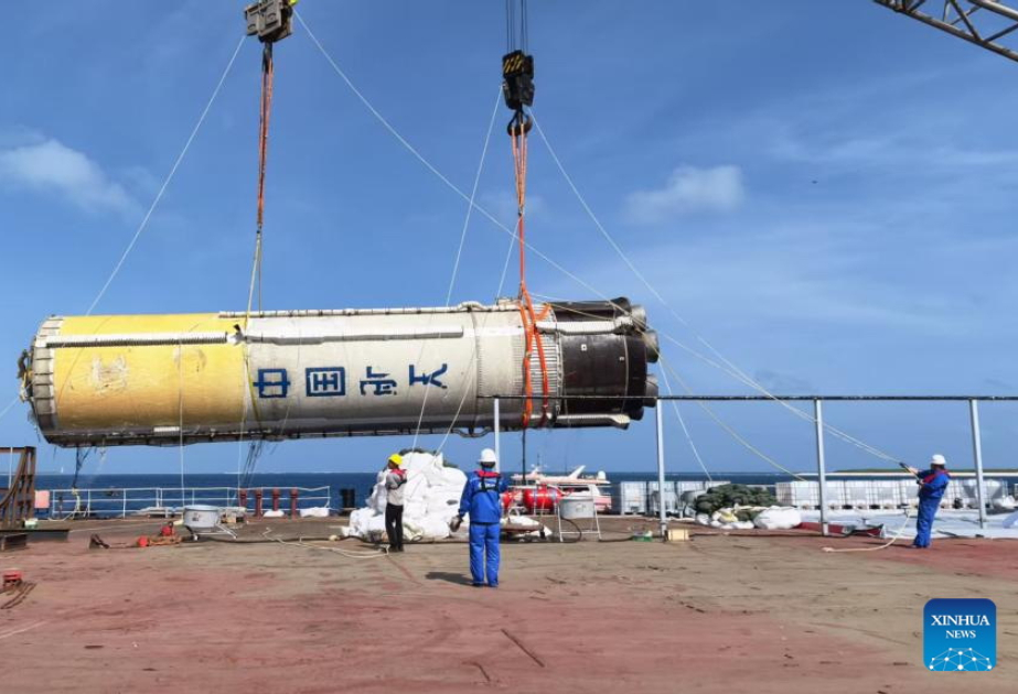 Первая ступень ракеты-носителя «Чанчжэн-10» успешно извлечена из моря