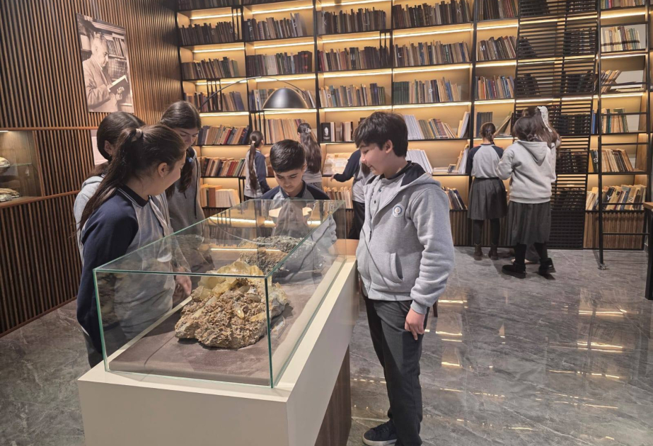 “Gənc istedadlar” liseyinin şagirdlərinin BDU-nun elmi-tədqiqat və sosial mühiti ilə tanışlığı yekunlaşıb