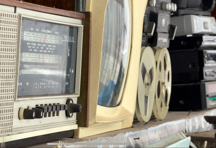 Lahıcda zamanın səsi: 77 yaşlı sakinin radio muzeyi